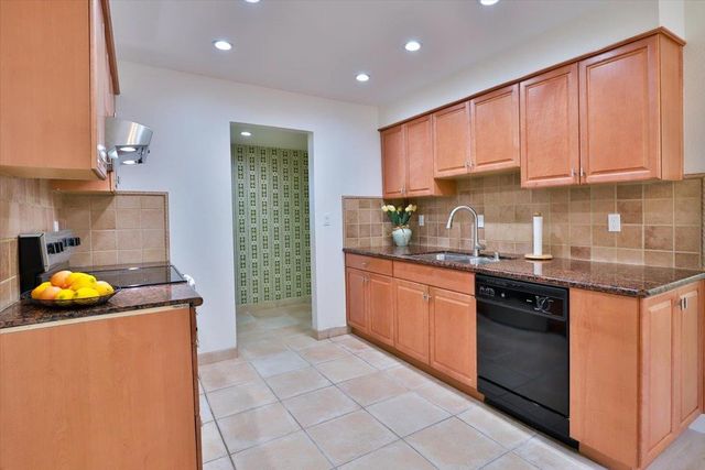 6821 Havenhurst Dr, Sacramento, CA 95831