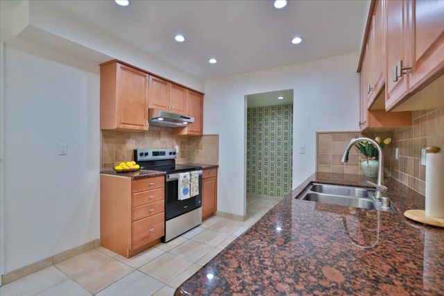 6821 Havenhurst Dr, Sacramento, CA 95831