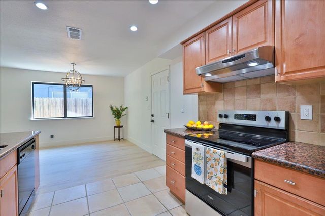6821 Havenhurst Dr, Sacramento, CA 95831