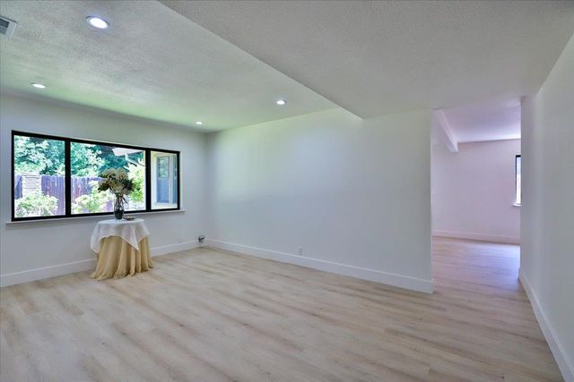 6821 Havenhurst Dr, Sacramento, CA 95831