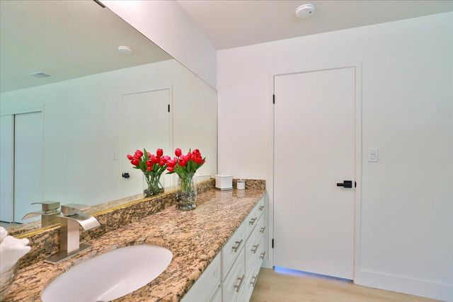 6821 Havenhurst Dr, Sacramento, CA 95831