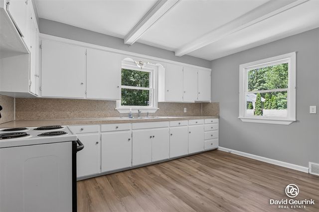 17 N Division Avenue, Holland, MI 49424