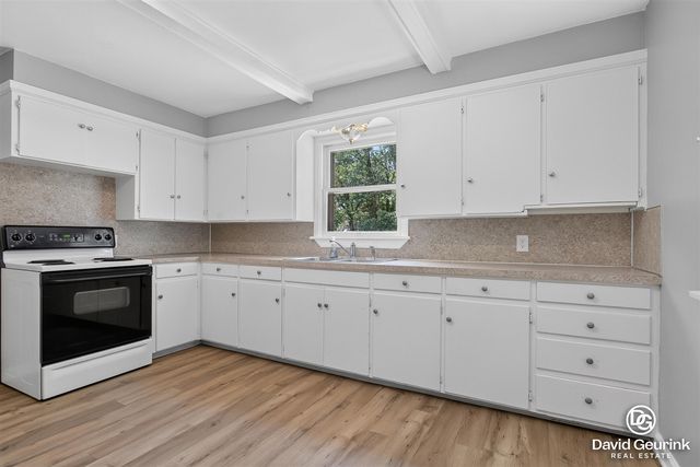 17 N Division Avenue, Holland, MI 49424