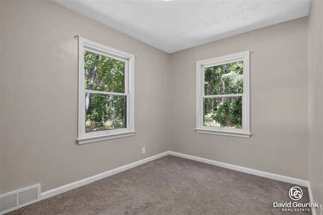 17 N Division Avenue, Holland, MI 49424