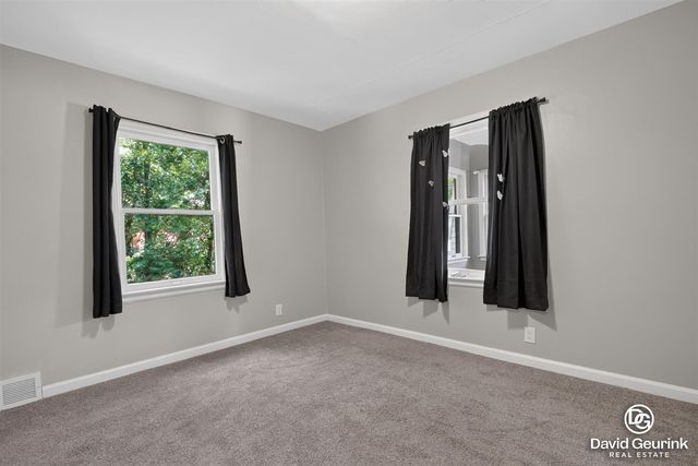 17 N Division Avenue, Holland, MI 49424