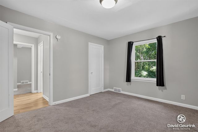 17 N Division Avenue, Holland, MI 49424