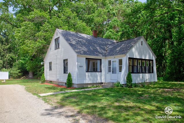 17 N Division Avenue, Holland, MI 49424