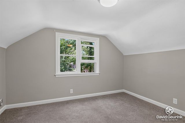 17 N Division Avenue, Holland, MI 49424