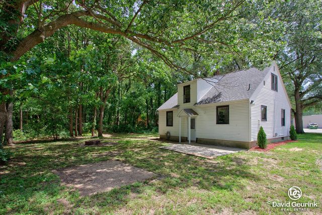17 N Division Avenue, Holland, MI 49424