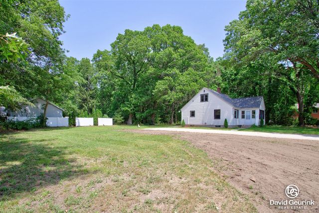 17 N Division Avenue, Holland, MI 49424