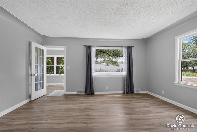 17 N Division Avenue, Holland, MI 49424