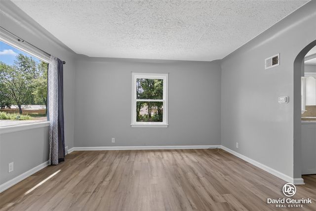 17 N Division Avenue, Holland, MI 49424