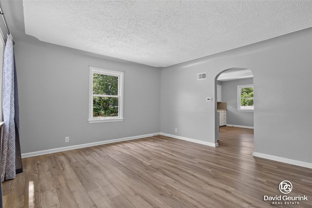 17 N Division Avenue, Holland, MI 49424