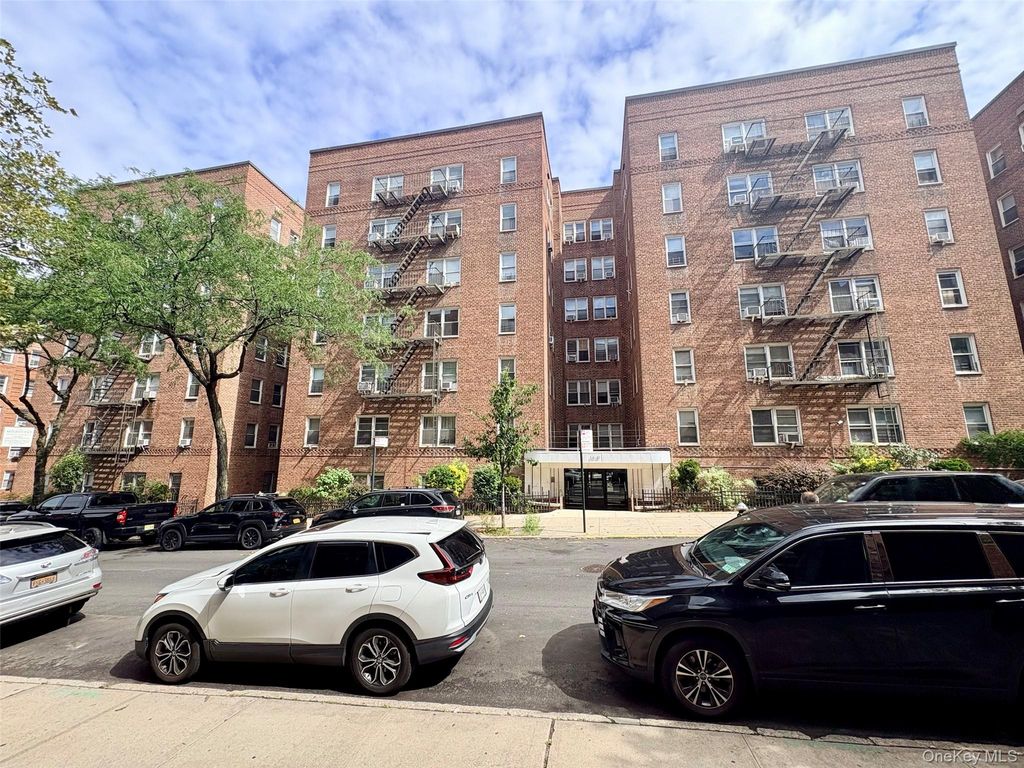 64-41 Saunders Street 605, Rego Park, NY 11374 — exterior