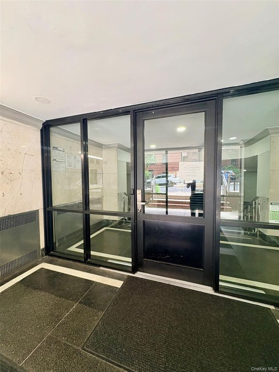 64-41 Saunders Street 605, Rego Park, NY 11374 — photo 4