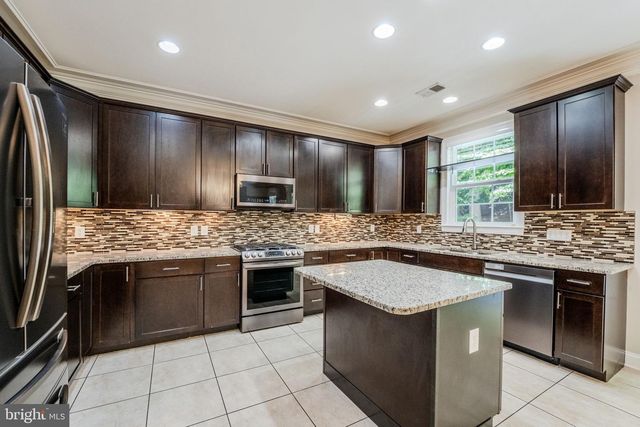 7812 LAKE DR, Manassas, VA 20111