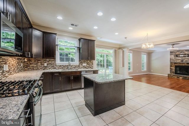 7812 LAKE DR, Manassas, VA 20111