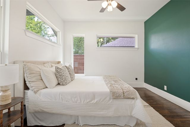 916 S Montreal Avenue, Dallas, TX 75208