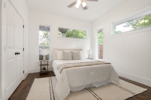 916 S Montreal Avenue, Dallas, TX 75208