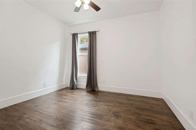916 S Montreal Avenue, Dallas, TX 75208