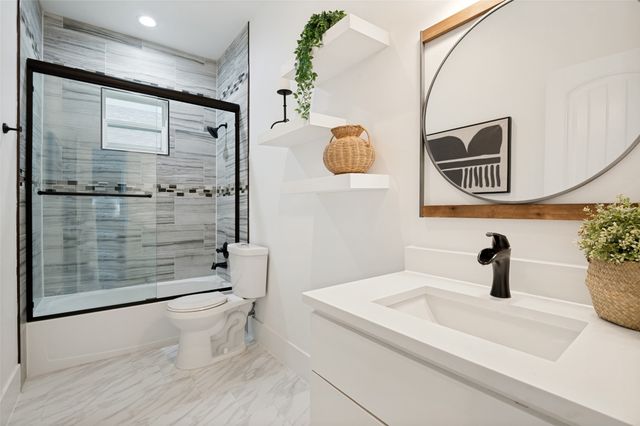 916 S Montreal Avenue, Dallas, TX 75208
