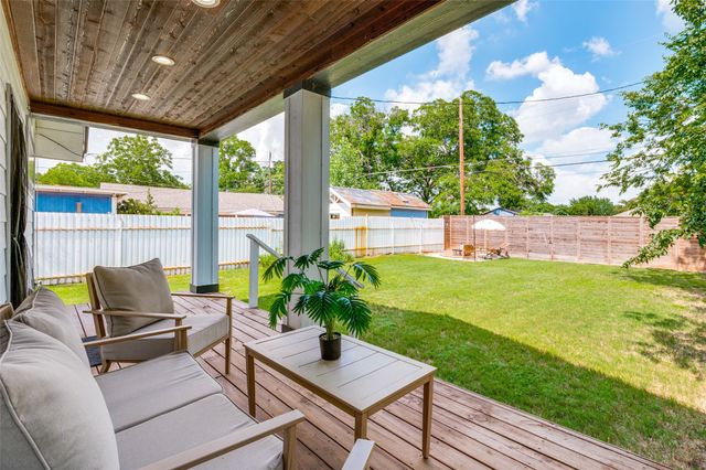 916 S Montreal Avenue, Dallas, TX 75208
