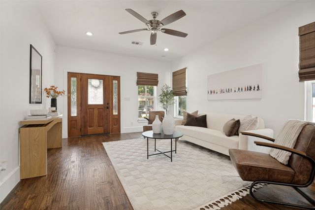 916 S Montreal Avenue, Dallas, TX 75208