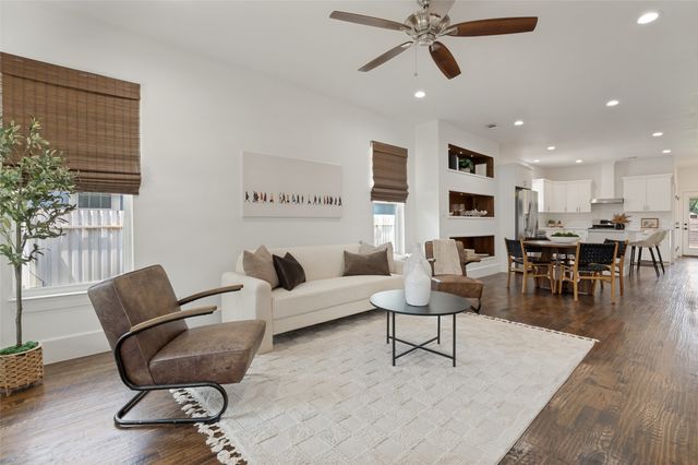 916 S Montreal Avenue, Dallas, TX 75208