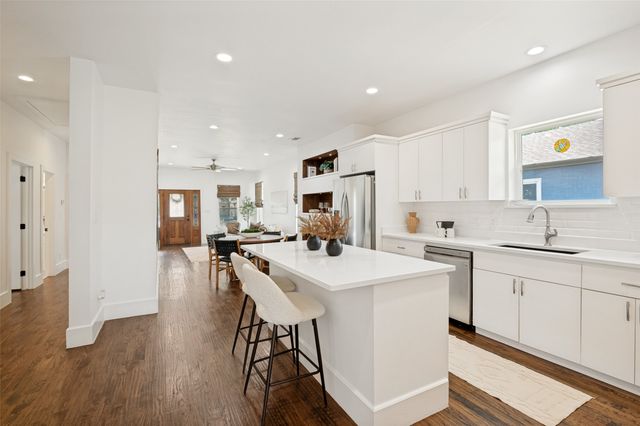 916 S Montreal Avenue, Dallas, TX 75208