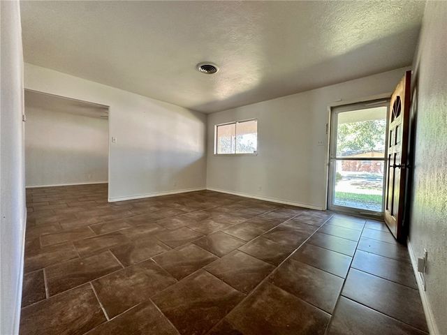 1701 Santa Maria St, Kingsville, TX 78363