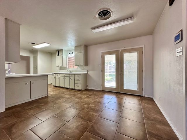 1701 Santa Maria St, Kingsville, TX 78363