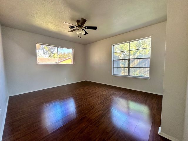 1701 Santa Maria St, Kingsville, TX 78363