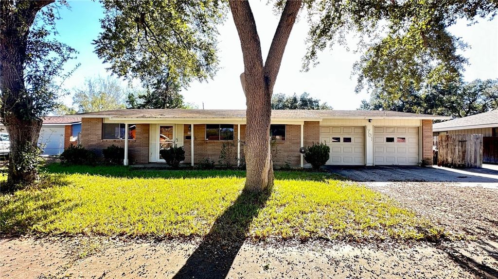 1701 Santa Maria St, Kingsville, TX 78363