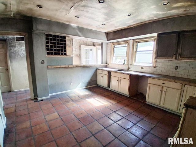 223 W HOLLYRIDGE Circle, Peoria, IL 61614