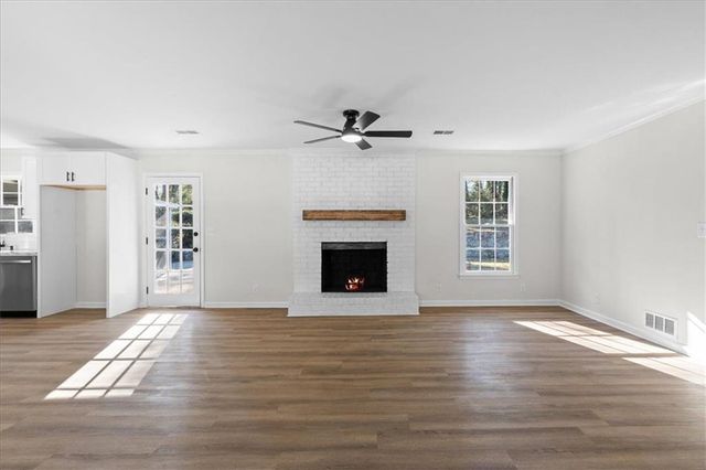 395 Ben SW Avenue, Lilburn, GA 30047