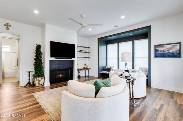 101 Tea Rose Drive, Broussard, LA 70518