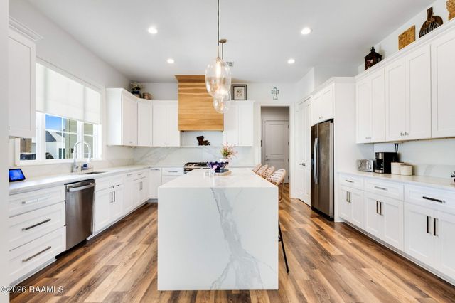 101 Tea Rose Drive, Broussard, LA 70518