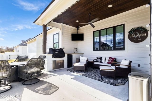 101 Tea Rose Drive, Broussard, LA 70518