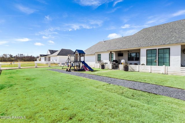 101 Tea Rose Drive, Broussard, LA 70518