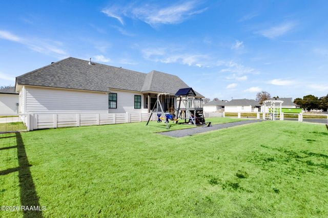 101 Tea Rose Drive, Broussard, LA 70518