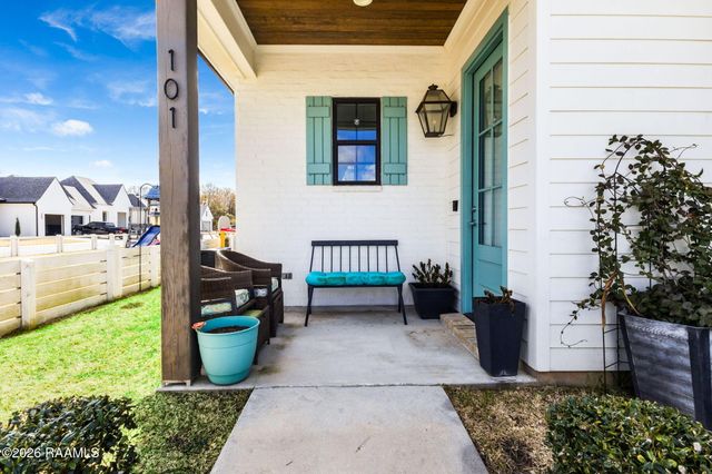 101 Tea Rose Drive, Broussard, LA 70518