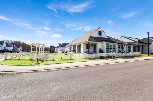 101 Tea Rose Drive, Broussard, LA 70518