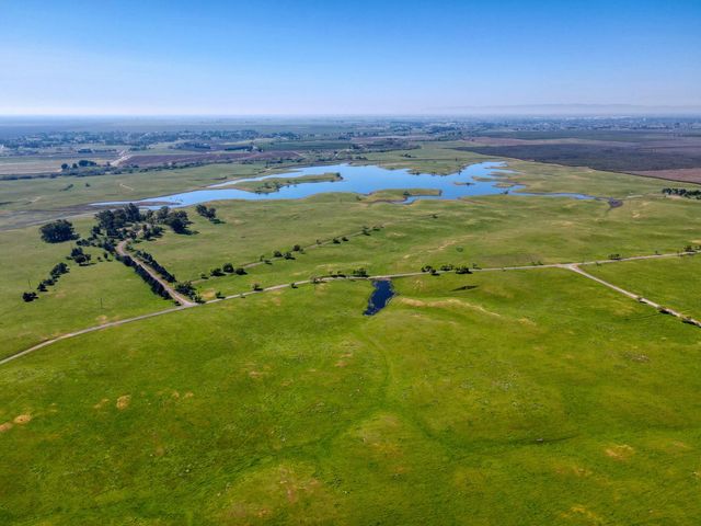 19650 Oakhill Road, Madera, CA 93638