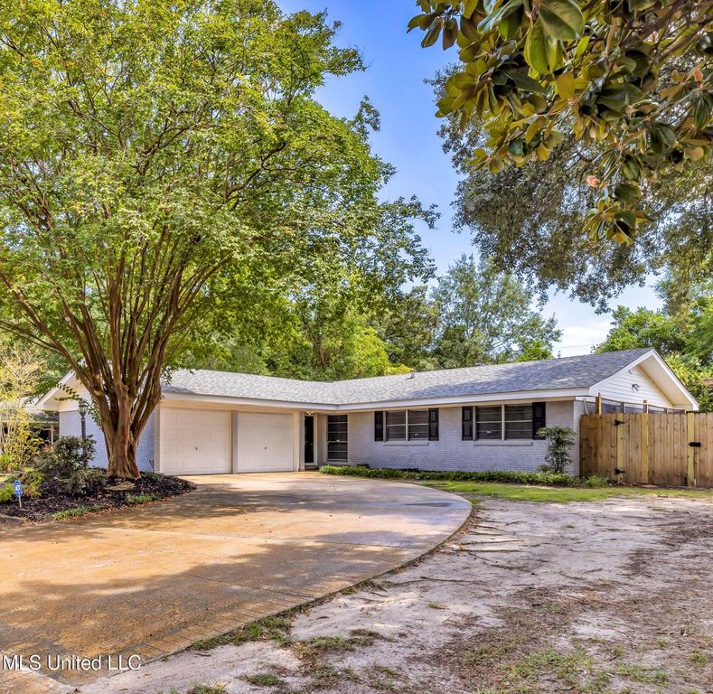 2509 Randall Drive, Biloxi, MS 39531