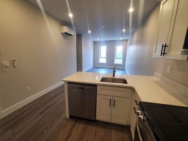 64 Tolman 8, Boston, MA 02122