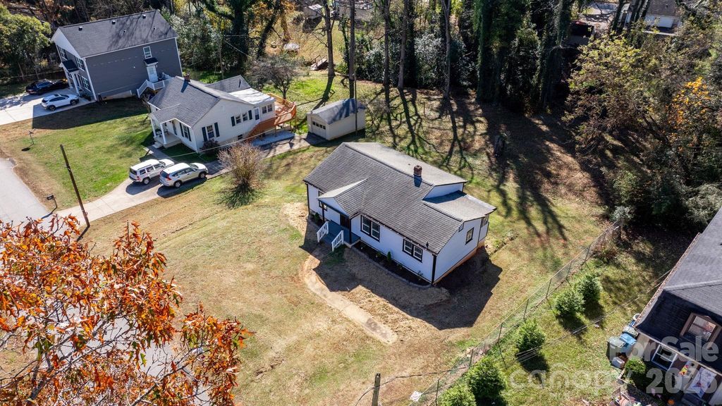 204 22nd Avenue NE, Hickory, NC 28601