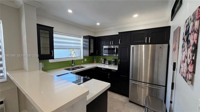 10004 E Bay Harbor Dr 8, Bay Harbor Islands, FL 33154