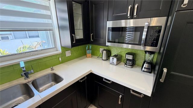 10004 E Bay Harbor Dr 8, Bay Harbor Islands, FL 33154