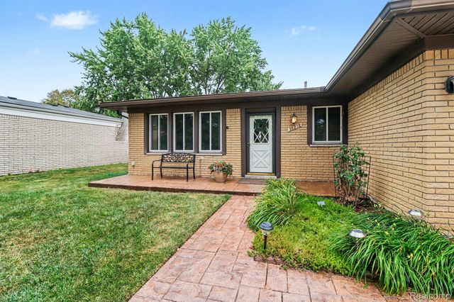 38218 Douglas Drive, Sterling Heights, MI 48310