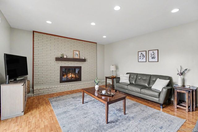 38218 Douglas Drive, Sterling Heights, MI 48310